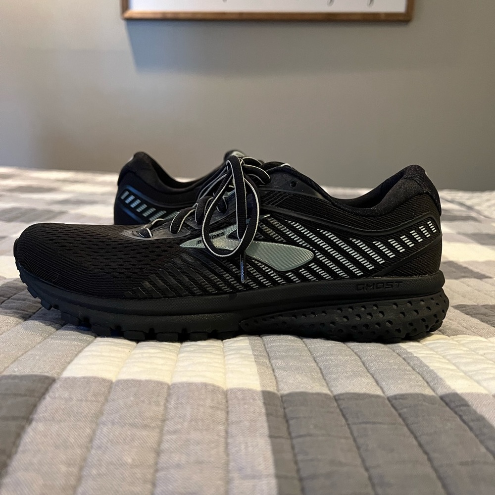 Women’s Brooks Ghost Tennis Shoes